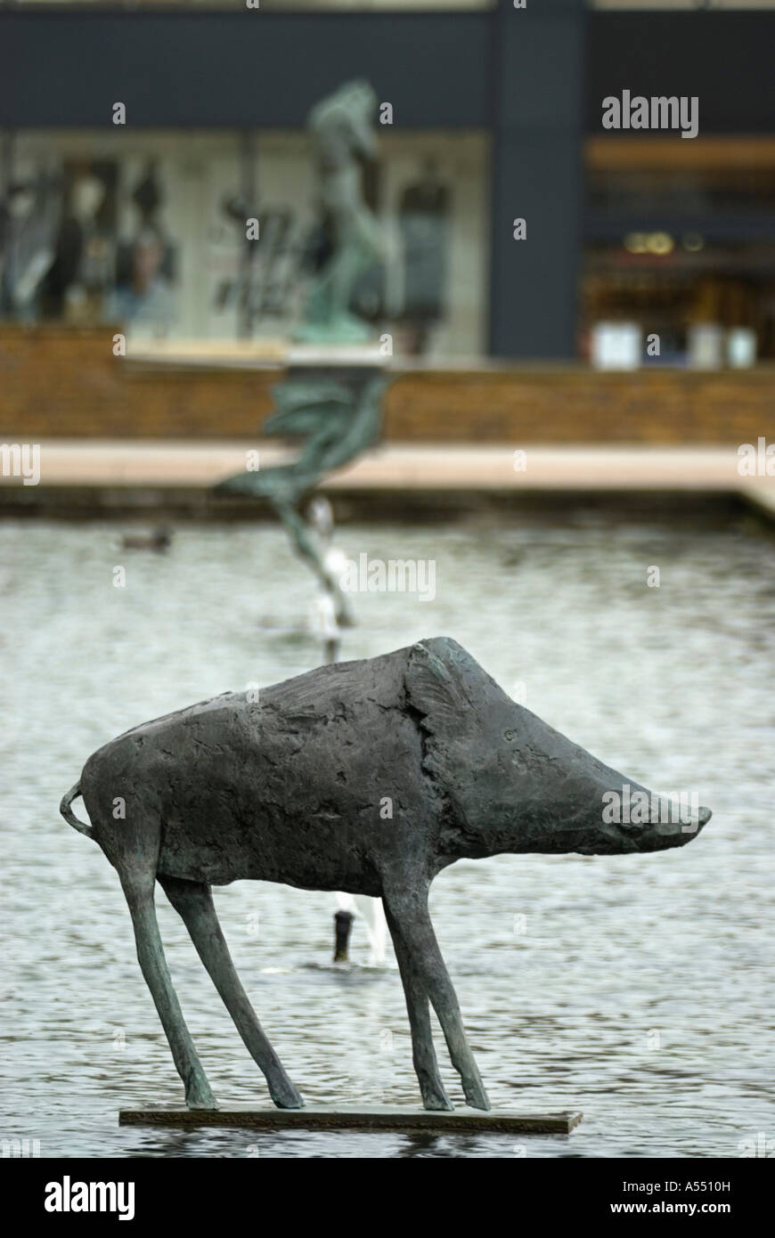 Elisabeth Frink il cinghiale. Hebe Comerford's Bird e Rodin di Capodanno sono le sculture in backround Foto Stock