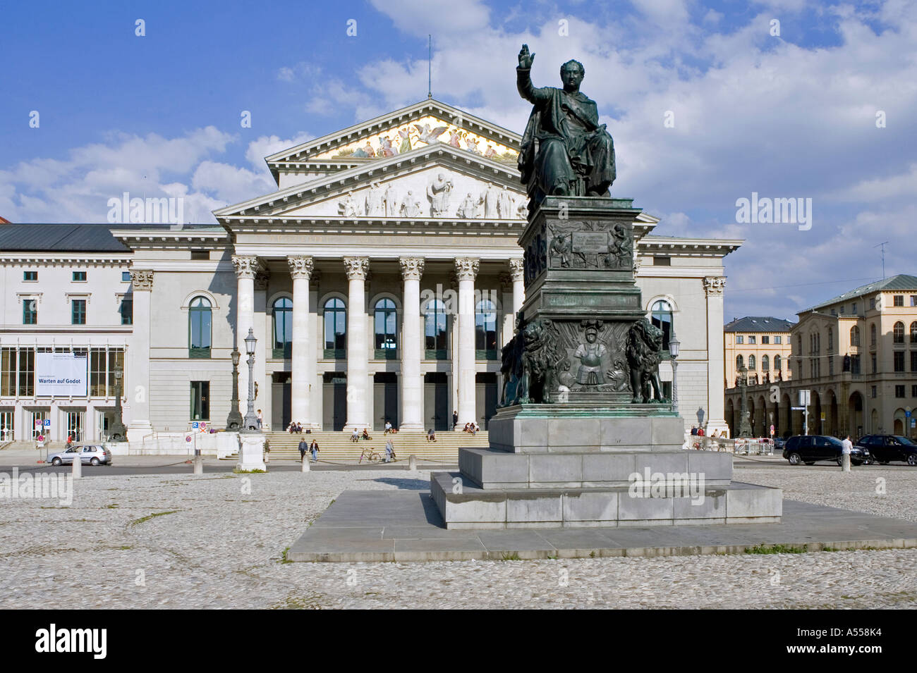 Monaco di Baviera, GER, 01. Giugno 2005 - Monumento di Max-Joseph 1st. Di fronte all'opera di stato bavarese nella costruzione di Monaco di Baviera Nationaltheater Foto Stock