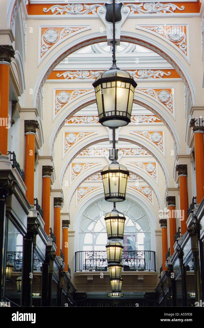 Royal Arcade, Old Bond Street e Albemarle Street, Mayfair, Londra, Inghilterra, Regno Unito Foto Stock