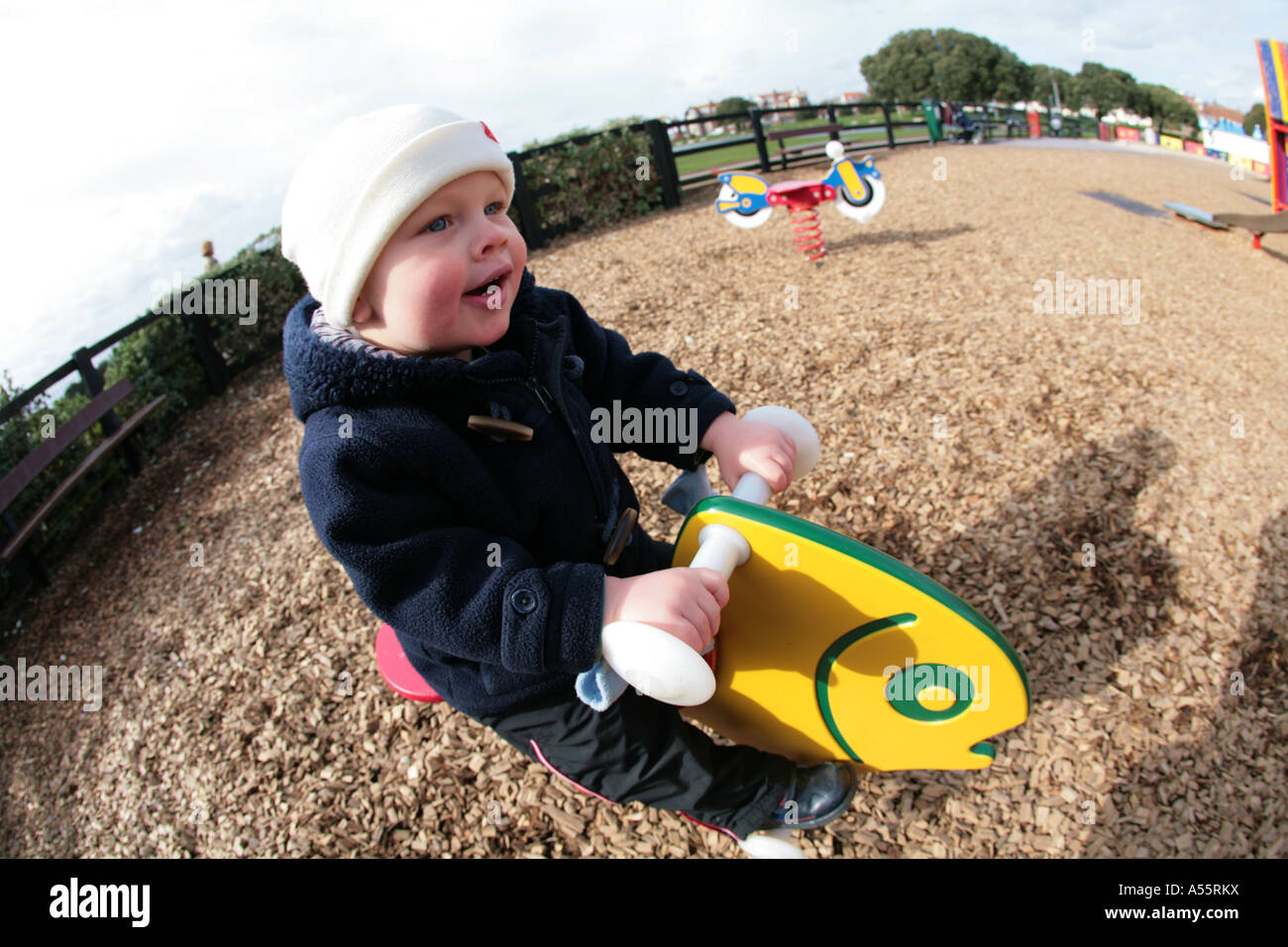 Il toddler nel parco giochi Foto Stock