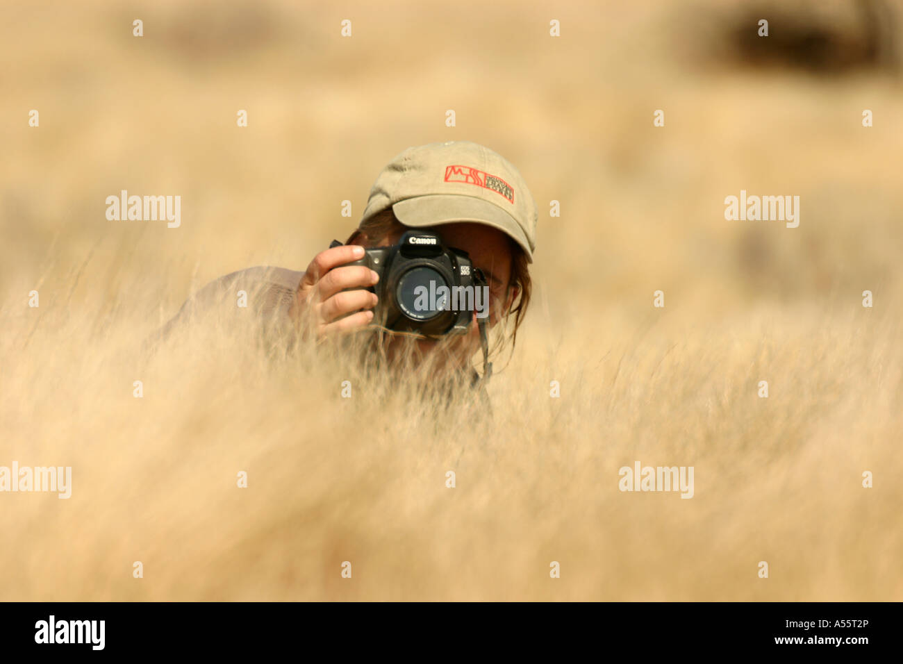 Ragazza in erba, Botswana Foto Stock