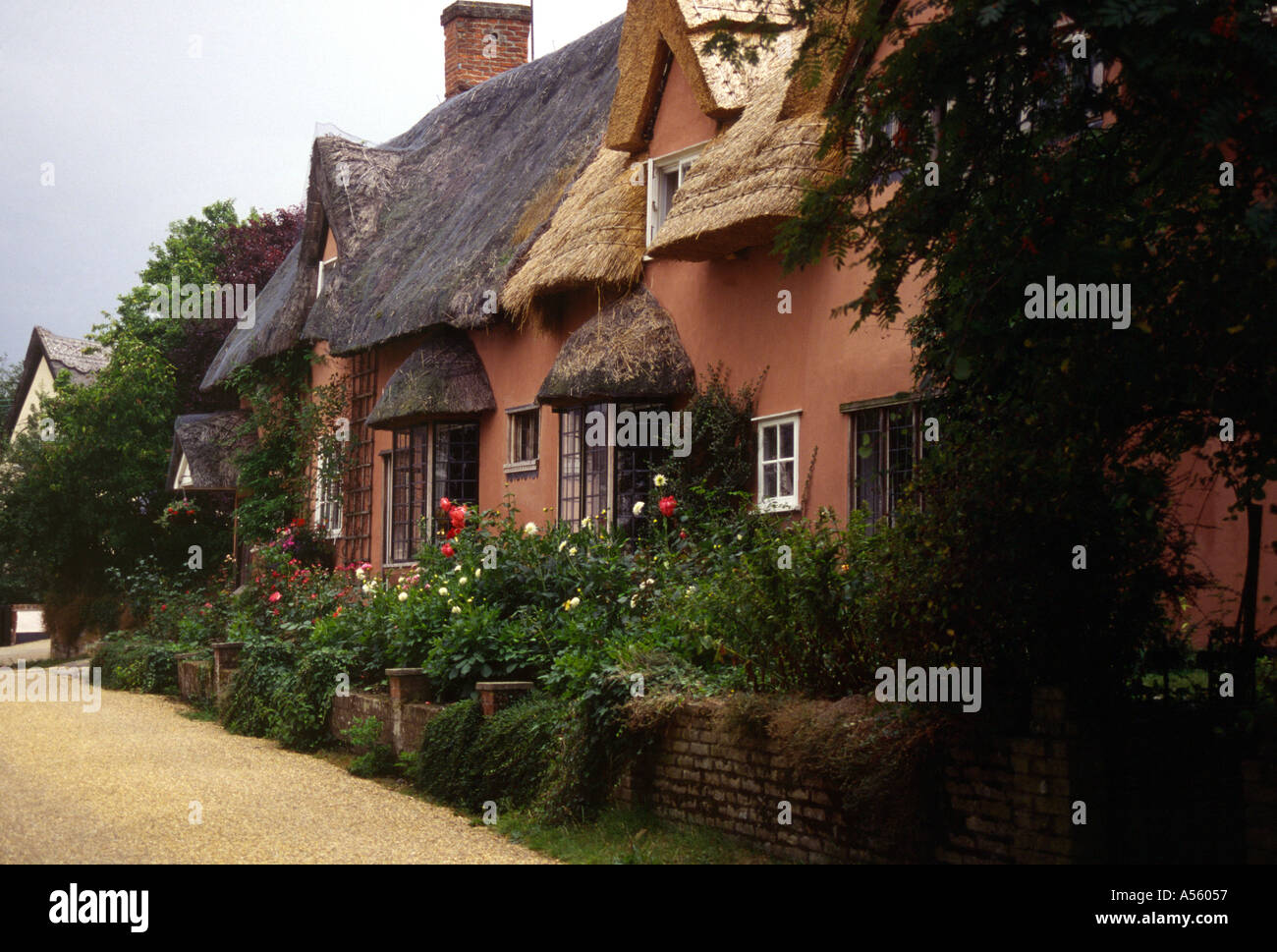 Cottage con il tetto di paglia Kersey Est Inghilterra Suffolk REGNO UNITO Regno Unito Foto Stock