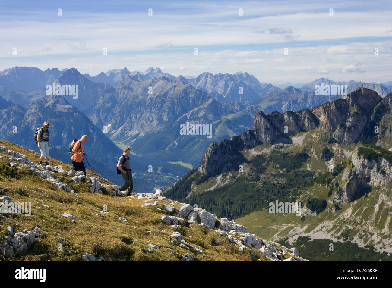 Wanderer im Rofangebirge Österreich escursionista in montagne Rofan Austria Foto Stock