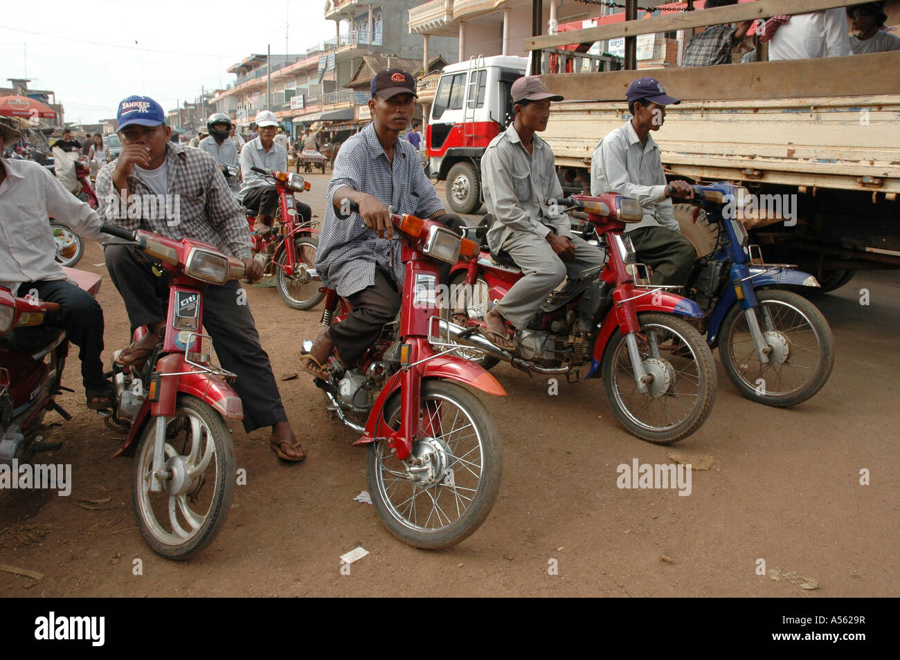 Painet ix1985 Cambogia moto taxi Kampong Thom paese nazione in via di sviluppo meno sviluppati economicamente emergenti della cultura Foto Stock