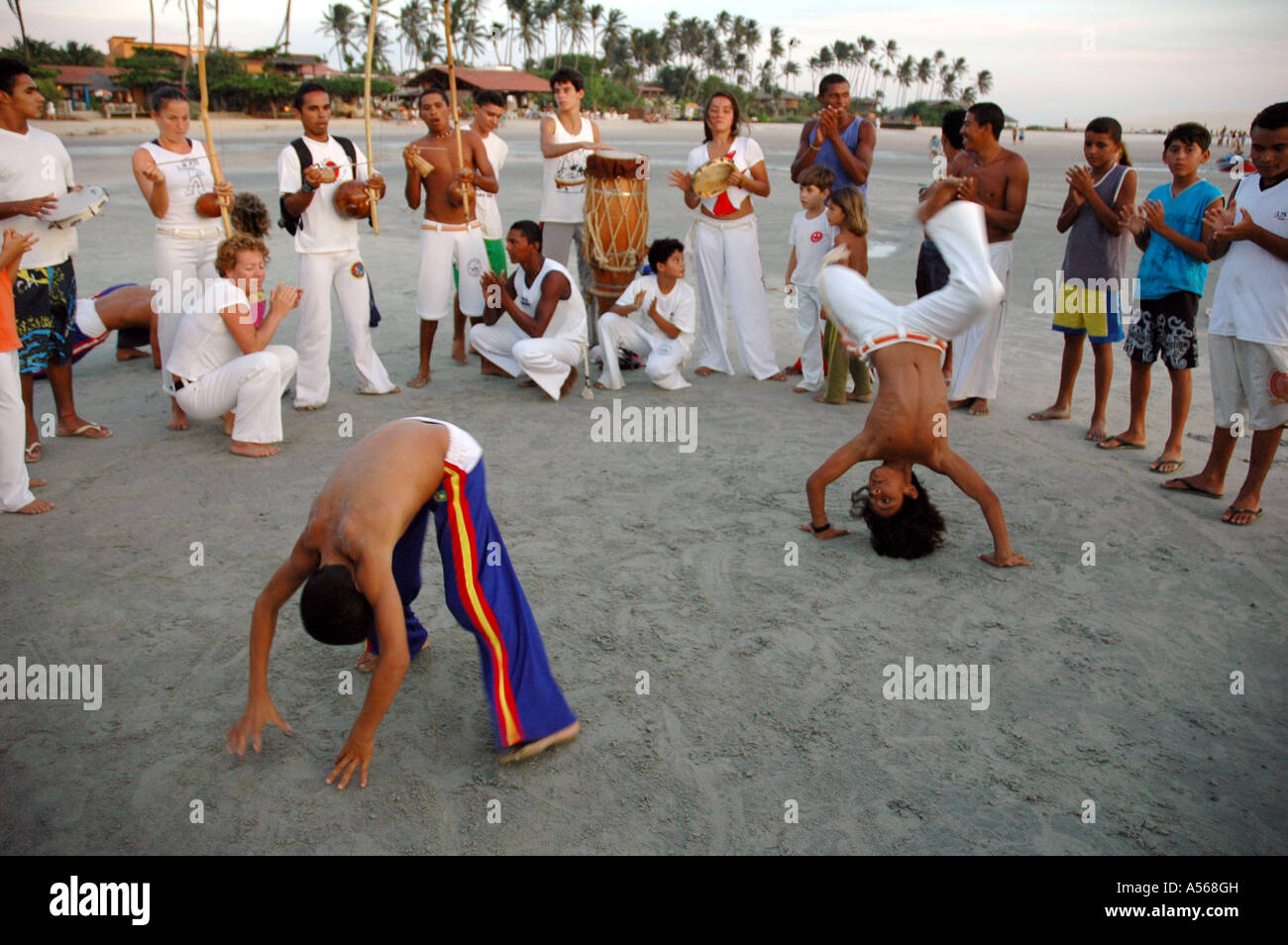 Painet iy7959 Brasile capoeira ballerini spiaggia di Jericoacoara ceara 2005 paese nazione in via di sviluppo meno sviluppati dal punto di vista economico Foto Stock