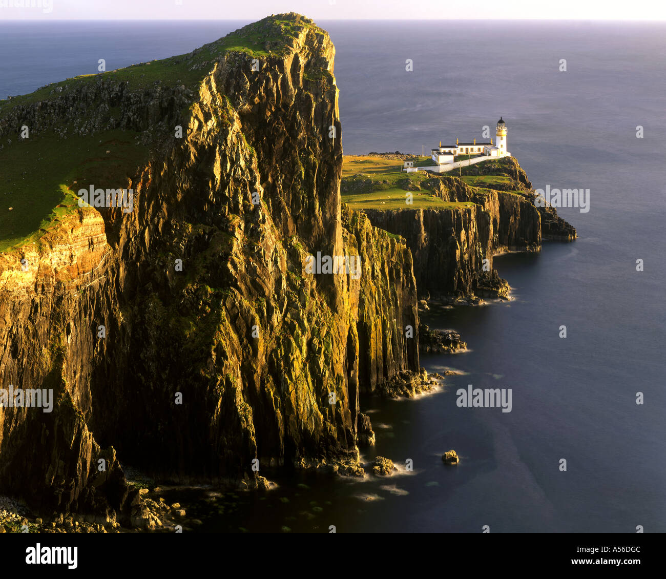 GB - Scozia: Neist Lighthouse sull'Isola di Skye Foto Stock