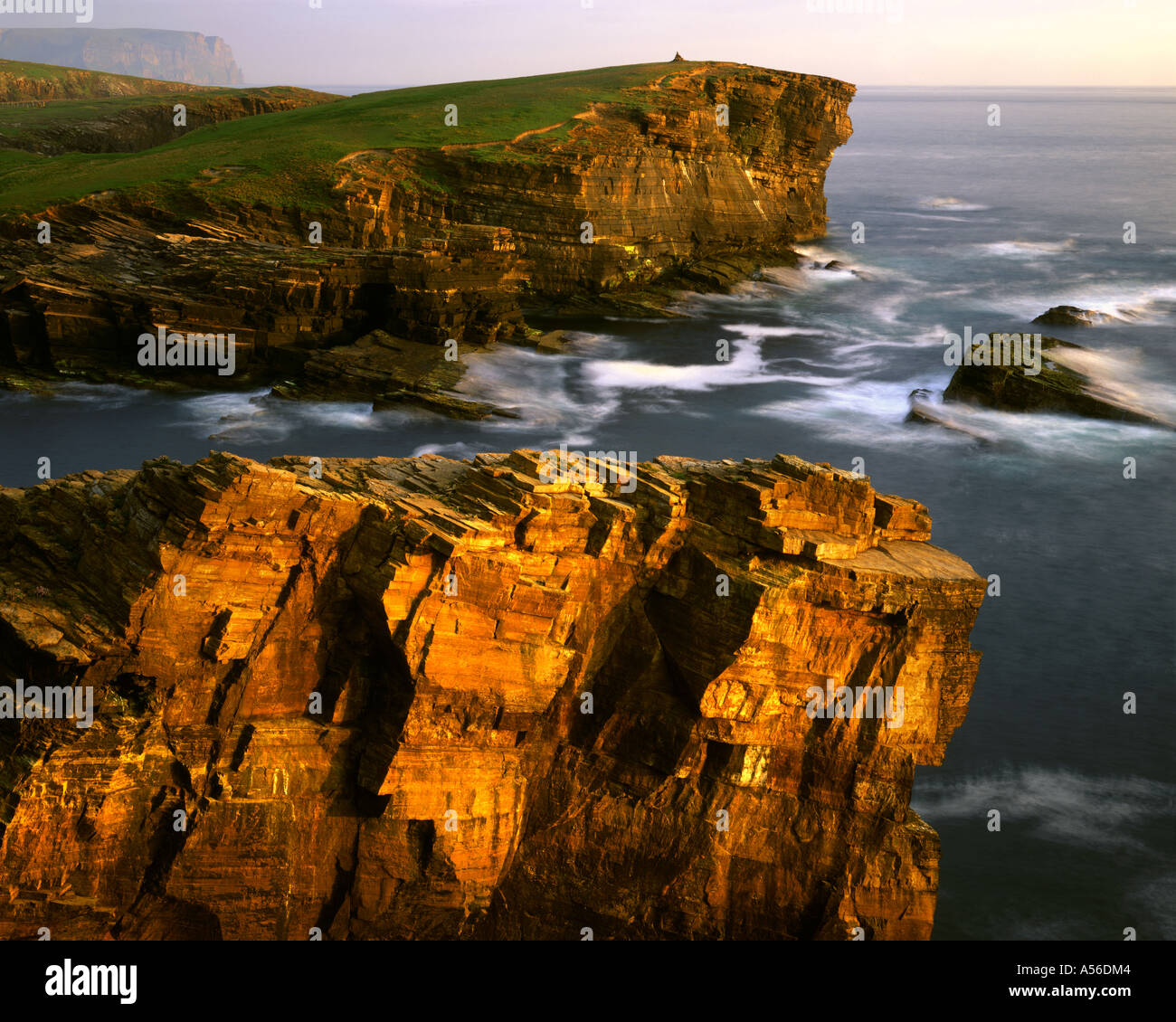 GB - Scozia: costa al Yesnaby sulla terraferma Orkney Foto Stock