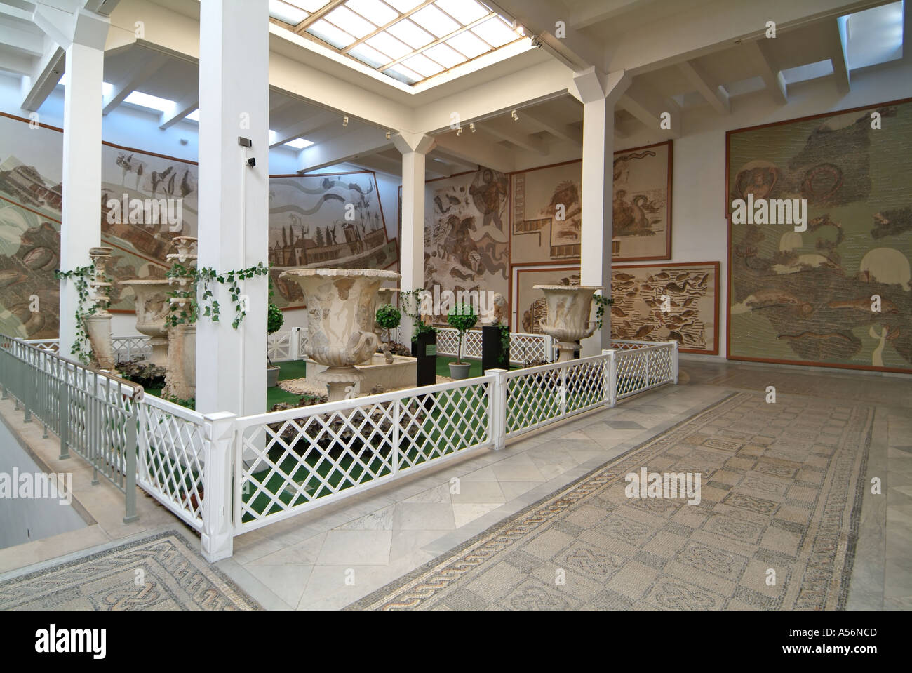 Camera con giardino nel Museo Bardo, Tunisi, Tunisia Foto Stock