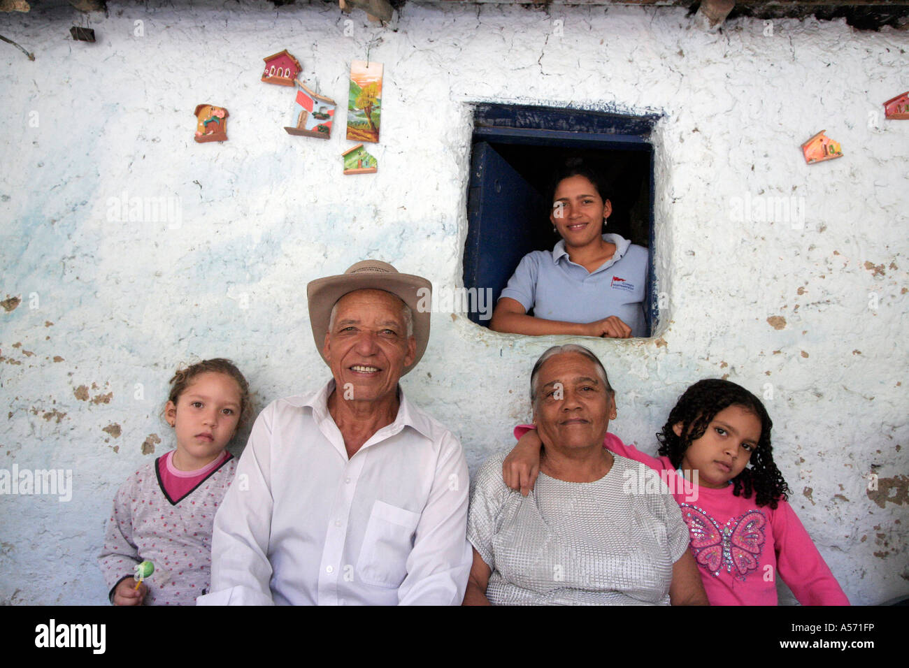 Painet ja1304 venezuela raggruppamento familiare buenavista lara stato america latina sud volto ritratto uomini maschi 20051001 2005 Foto Stock