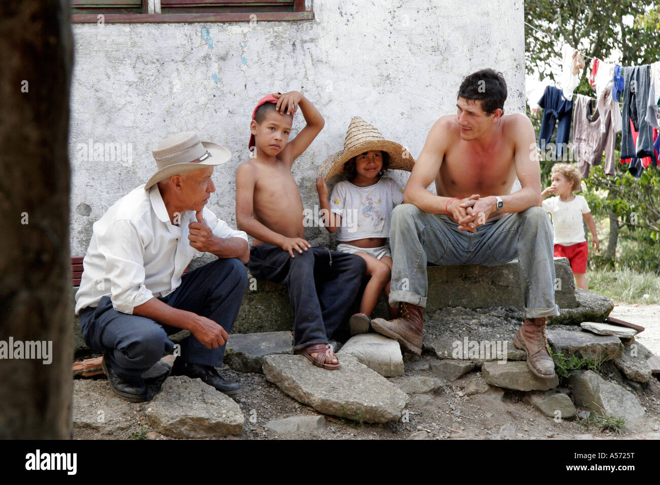 Painet ja1332 venezuela gruppo familiare castano remoto villaggio colline barquisimeto lara stato in america latina la povertà del sud Foto Stock