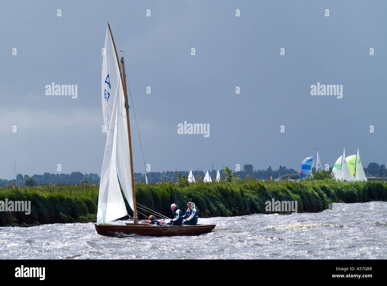 Sneek in barca a vela vela match race nave Sneekweek Paesi Bassi Friesland Foto Stock