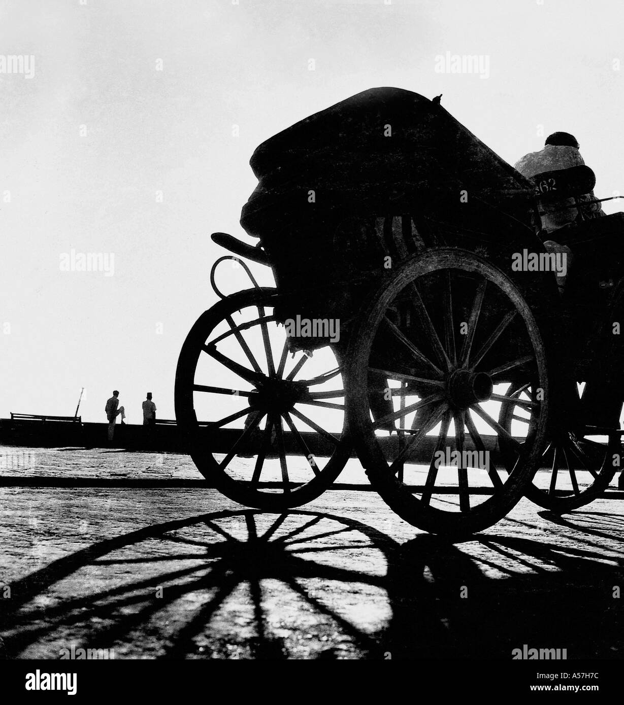 Victoria al Taj Mahal Hotel Old City cavallo Trasporto carrello Bombay Mumbai India Maharashtra 1957 Foto Stock