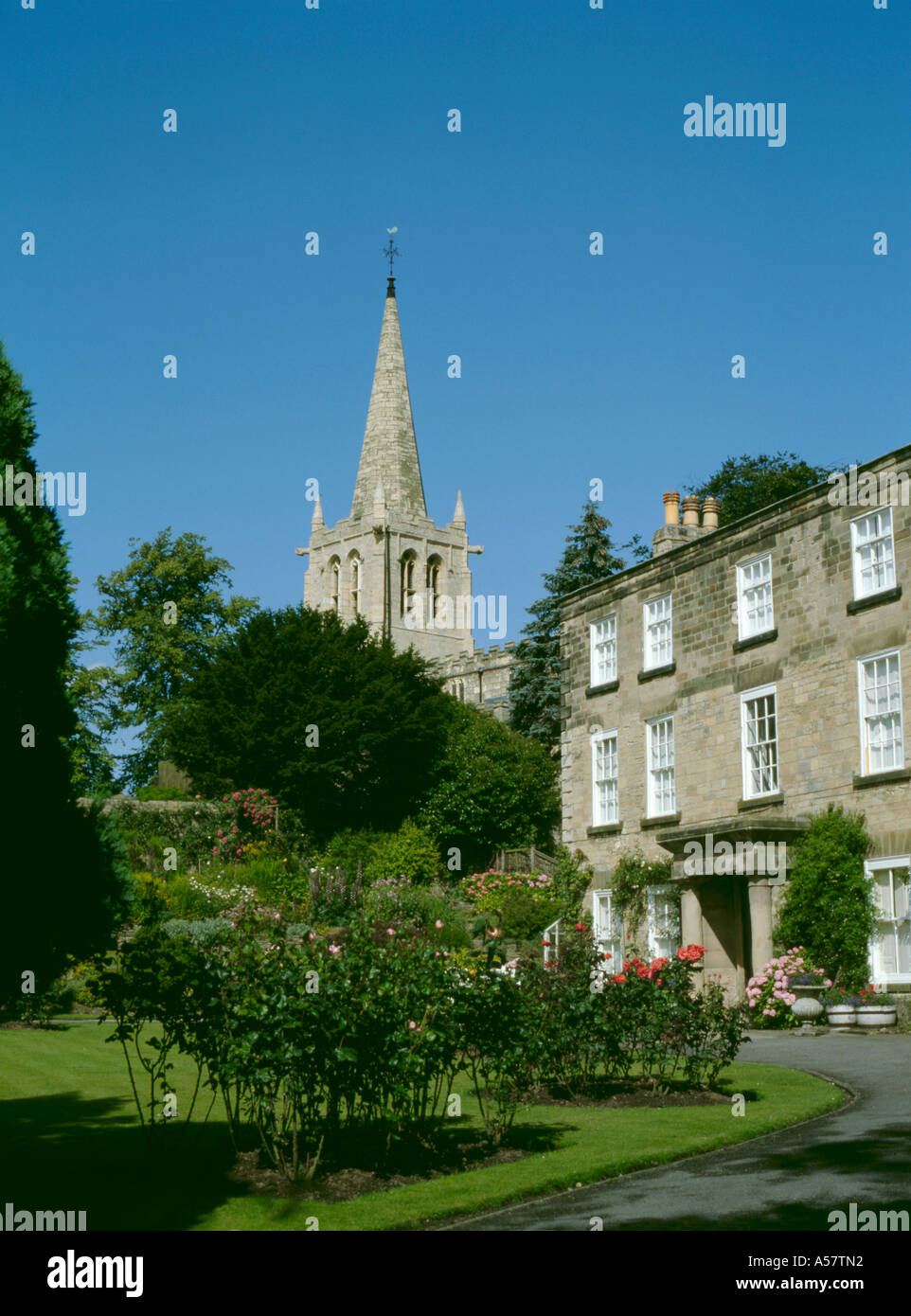 Parrocchia di Tutti i Santi la Chiesa e la canonica, Kirk Deighton, North Yorkshire, Inghilterra, Regno Unito. Foto Stock Parrocchia di Tutti i Santi la Chiesa e la canonica, Kirk Deighton, North Yorkshire, Inghilterra, Regno Unito. Foto Stock