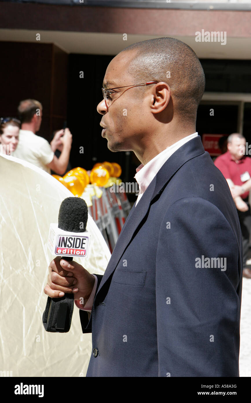 Ft. Fort Lauderdale Florida,udienza funerale di Anna Nicole Smith,morte di celebrità,overdose,uomo nero maschio,interno interno,edizione TV giornalista,rapporto Foto Stock