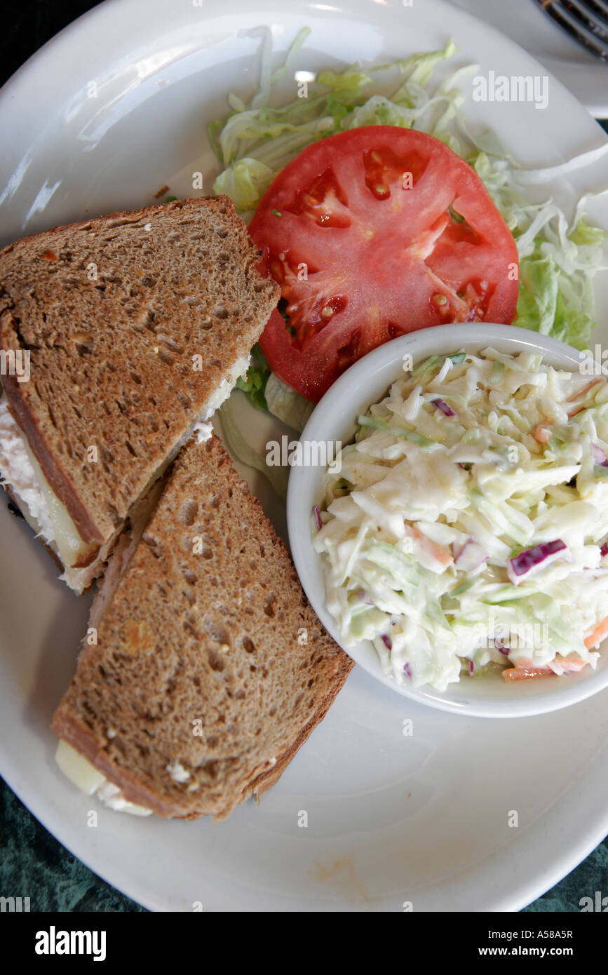 Ft. Fort Lauderdale Florida, Las Olas Boulevard, Mangos, ristorante ristoranti cibo mangiare fuori caffè caffè bistrot, sandwich, fetta di pomodoro, coleslaw, f Foto Stock Ft. Fort Lauderdale Florida, Las Olas Boulevard, Mangos, ristorante ristoranti cibo mangiare fuori caffè caffè bistrot, sandwich, fetta di pomodoro, coleslaw, f Foto Stock