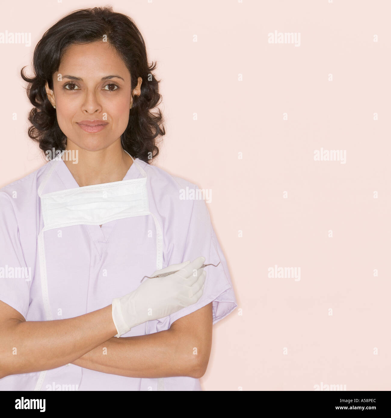 Ritratto di donna infermiera in scrubs Foto Stock