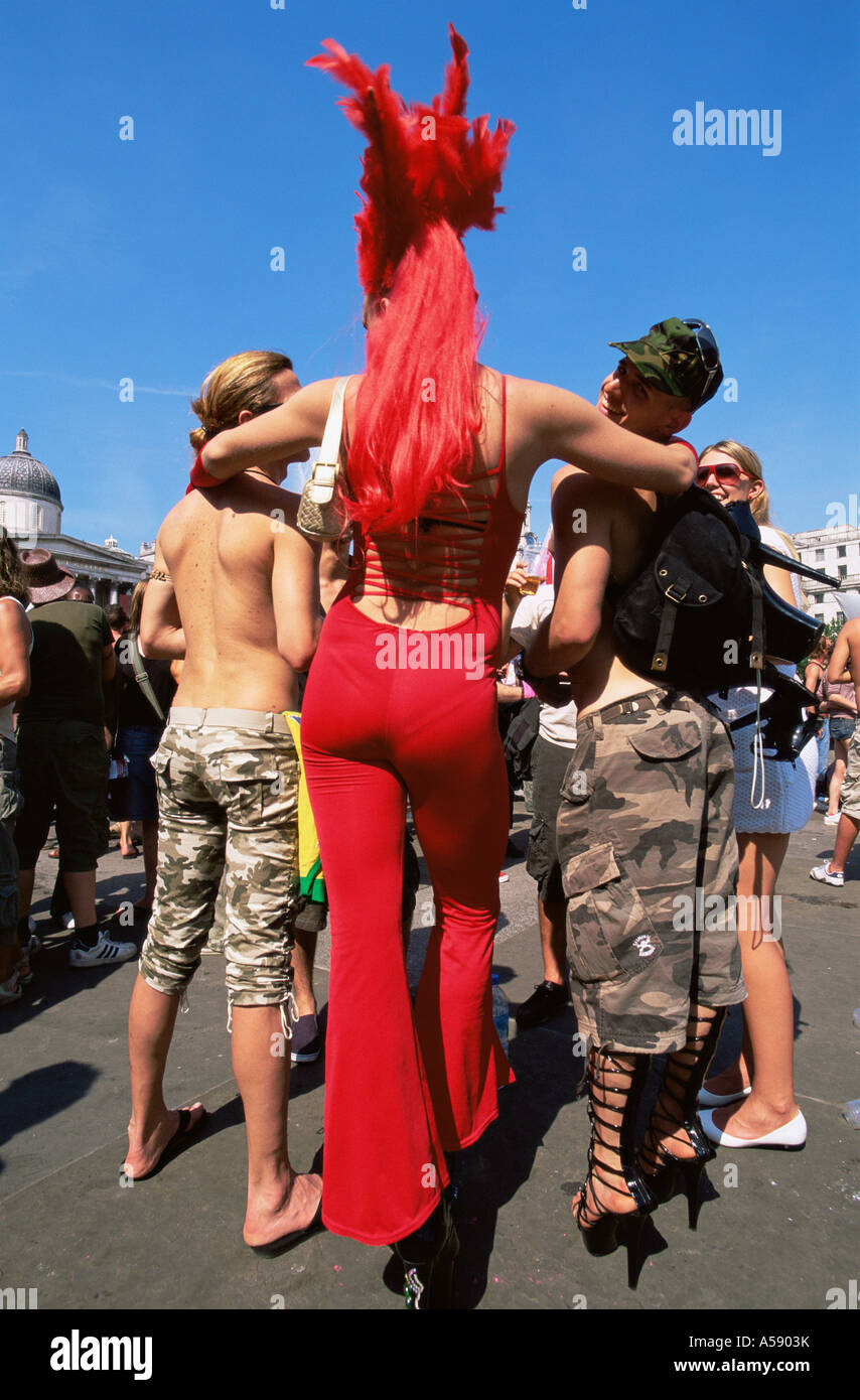 Inghilterra, Londra Gay Pride Festival, trascinare regine in Trafalgar Square Foto Stock