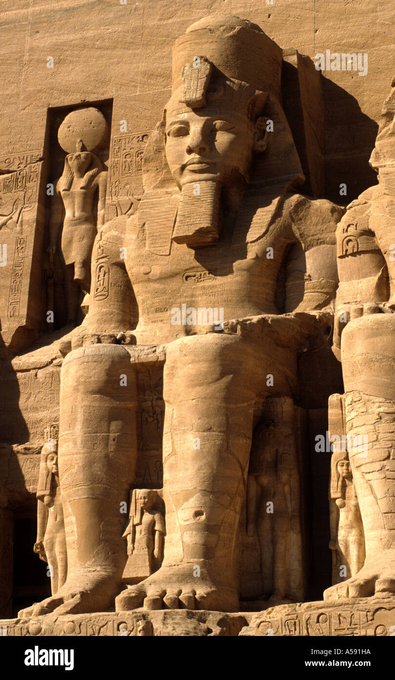 Ramesse Ramses 2 II Egitto 19 dynasty 1250 BC faraone egiziano Abu Simbel tempio statua scultura Foto Stock