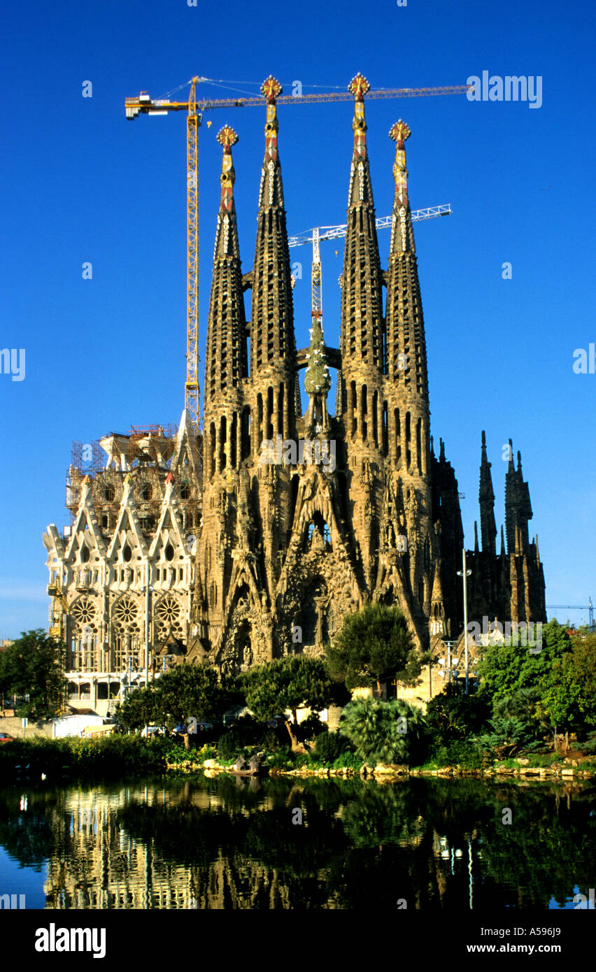 Le torri della chiesa Sagrada Familia costruita da Antonio Gaudì Barcellona Catalonia Spagna Foto Stock