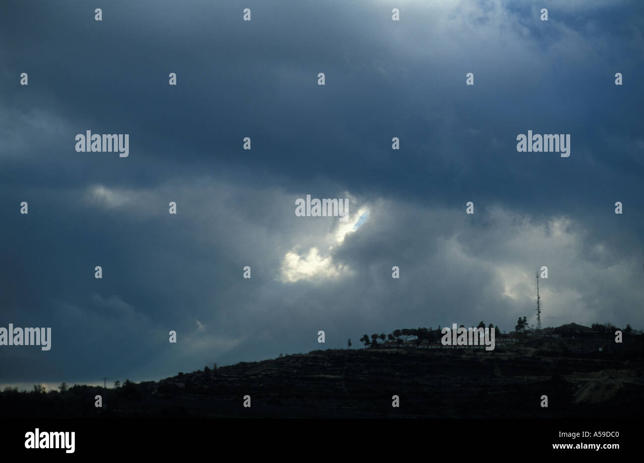 Cumulus fractus nuvole sole Cielo di tramonto Foto Stock