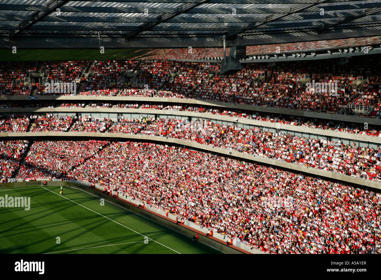 Arsenal Emirates football Stadium pieno di tifosi seduti. Foto Stock