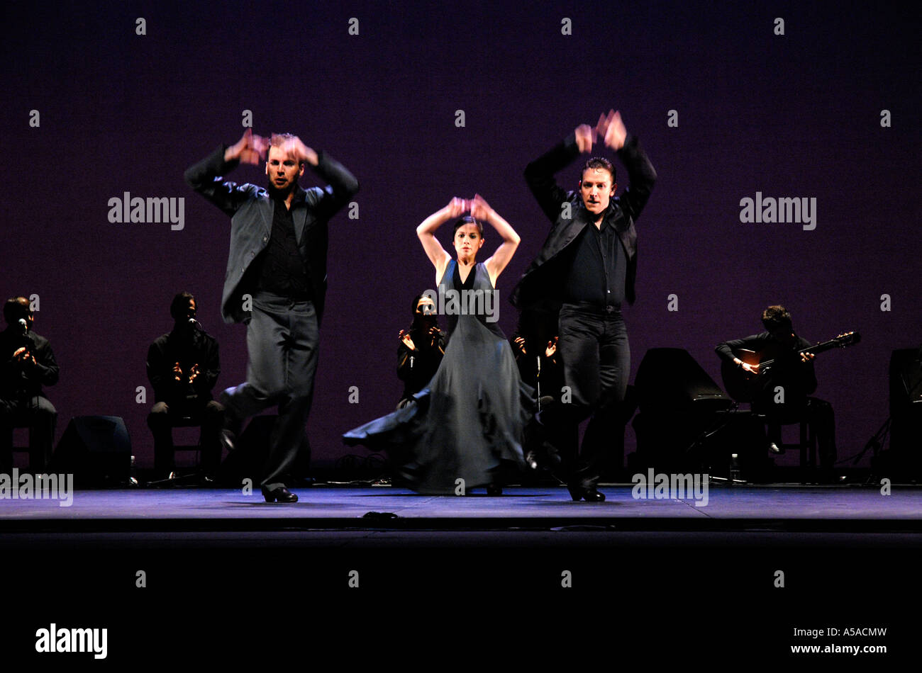 Olga Pericet con Manuel Linan e Marco Flores eseguendo nel festival di flamenco 07 at Sadlers Wells Theatre London Foto Stock