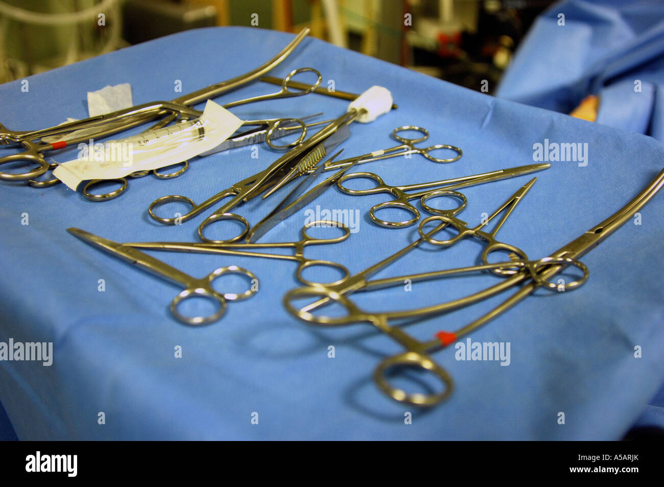 British Medical Equipment in sala operatoria pronta per la chirurgia in ospedale di Londra REGNO UNITO Foto Stock