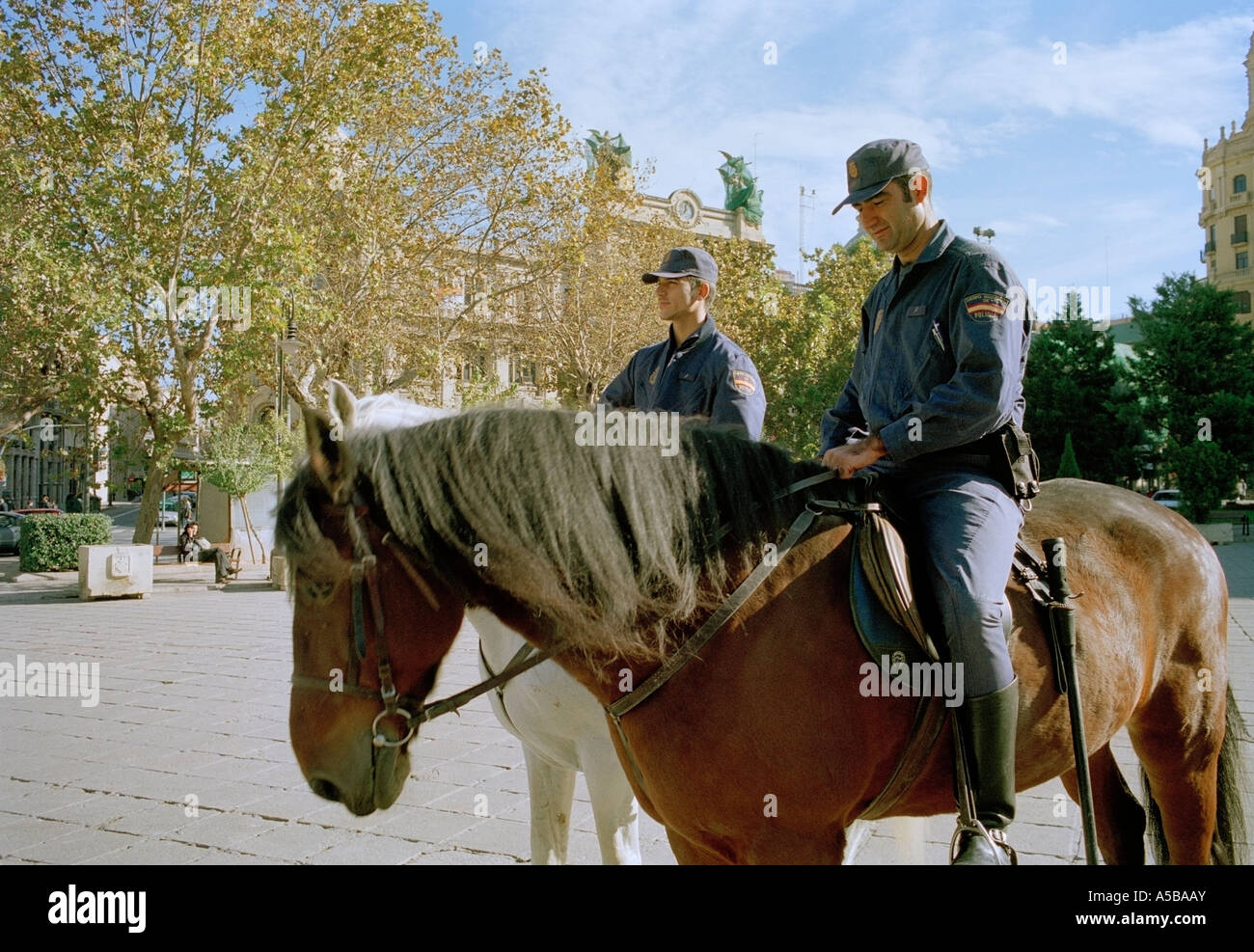 Montati due ufficiali della polizia di Valencia Spagna Foto Stock