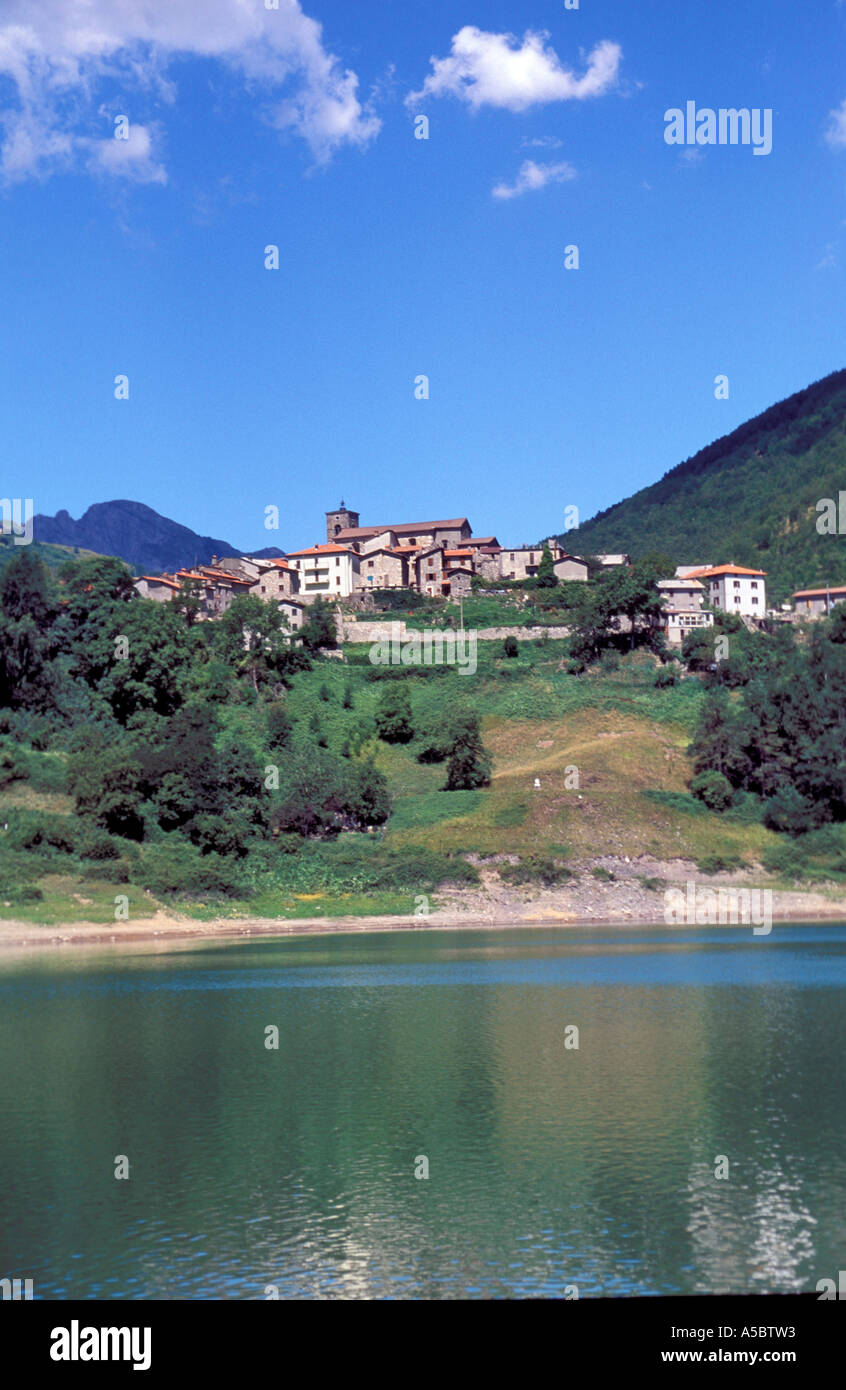 Il lago di Vagli Alpi Apuane Toscana Italia Foto Stock