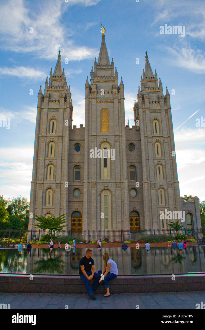 Tempio mormone con statua dorata di Angelo Maroni Salt Lake City USA Utah Foto Stock