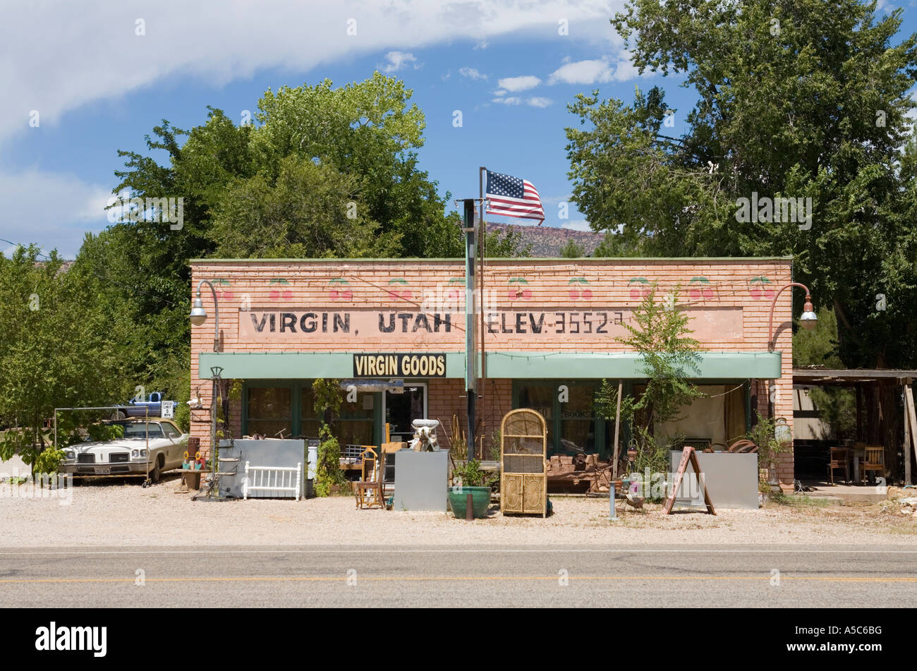 L'esterno dell'edificio di un paese store in Vergine, Utah, Stati Uniti d'America Foto Stock