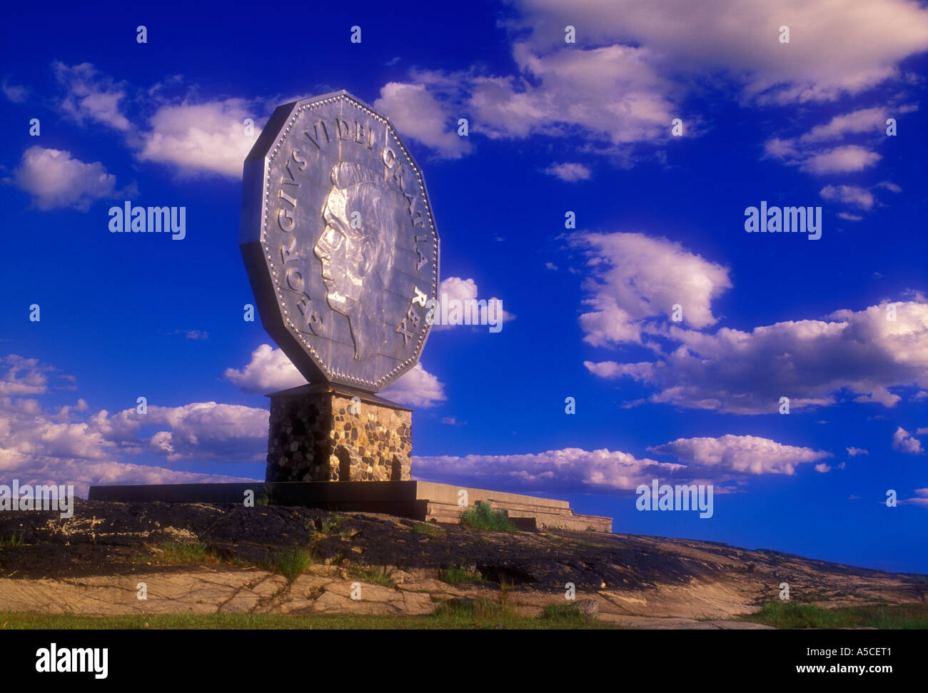 Le nubi di estate e il grande Nichel maggiore Sudbury, Ontario, Canada Foto Stock