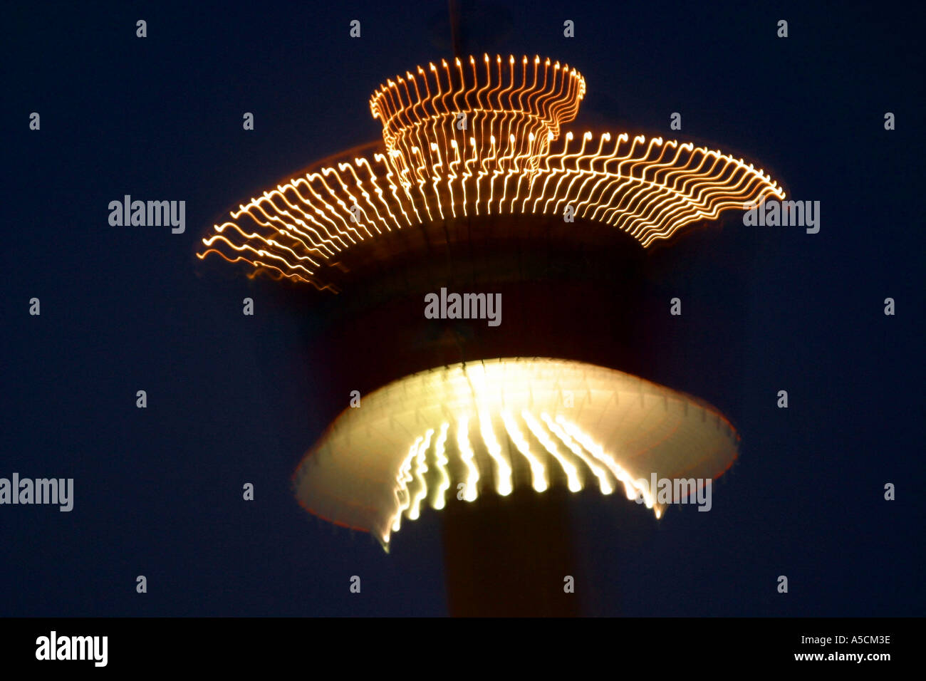 Città di Calgary Calgary Tower Alberta Canada; notte fotografia Foto Stock