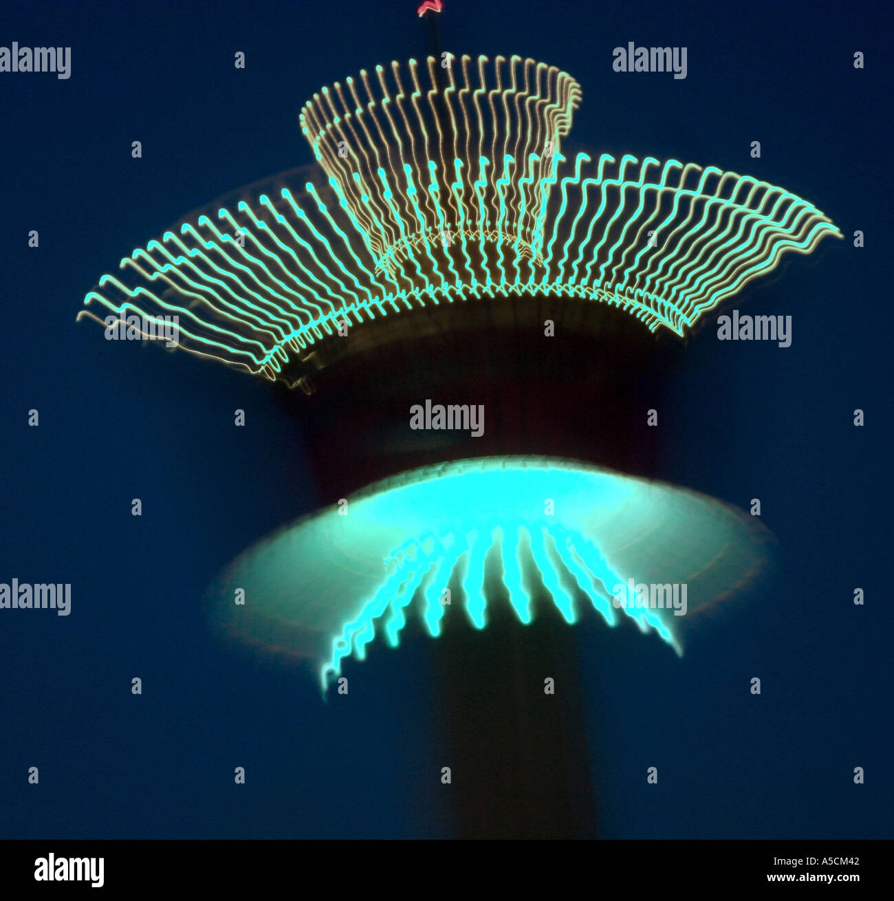 Città di Calgary Calgary Tower Alberta Canada; notte fotografia Foto Stock