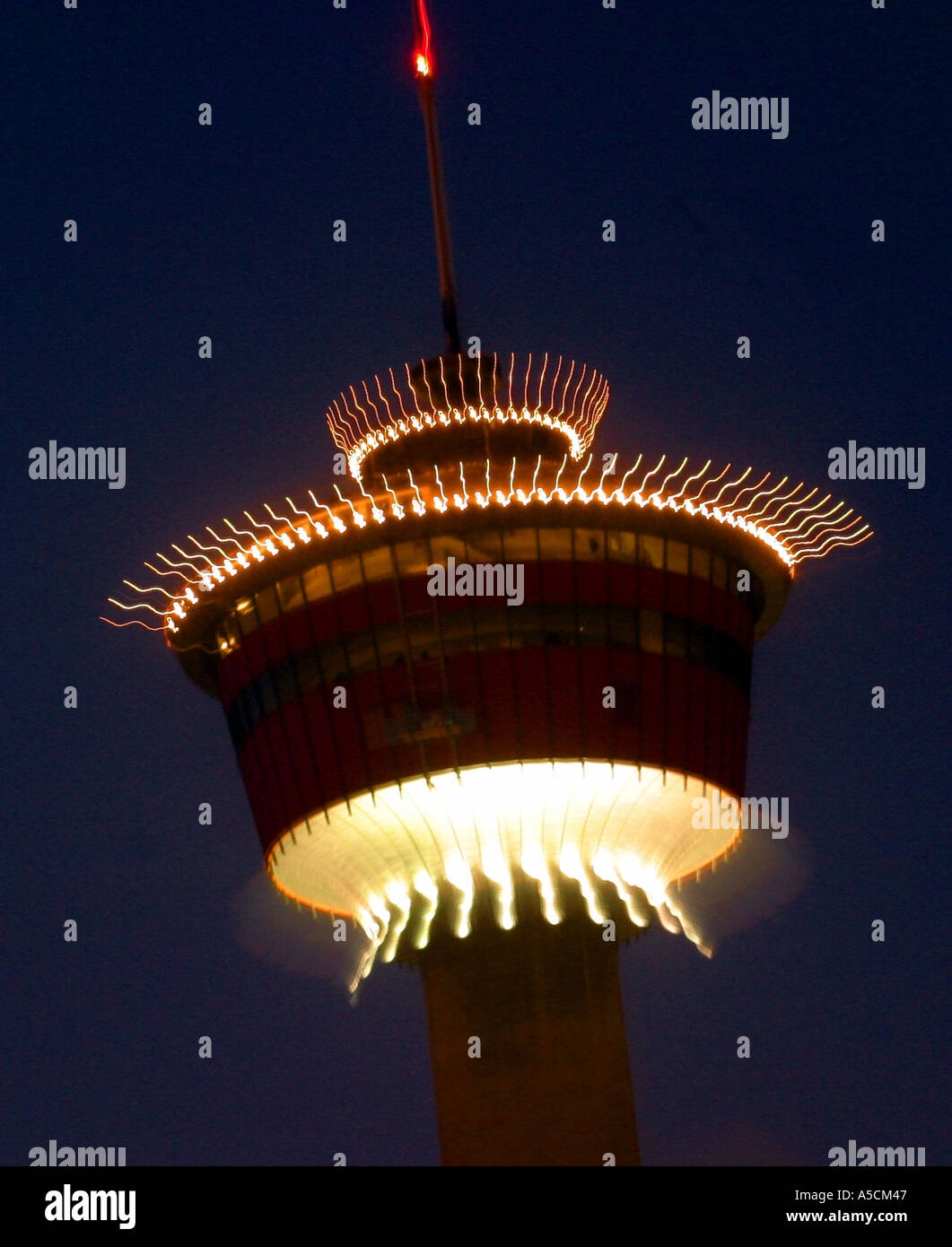 Città di Calgary Calgary Tower Alberta Canada; notte fotografia Foto Stock