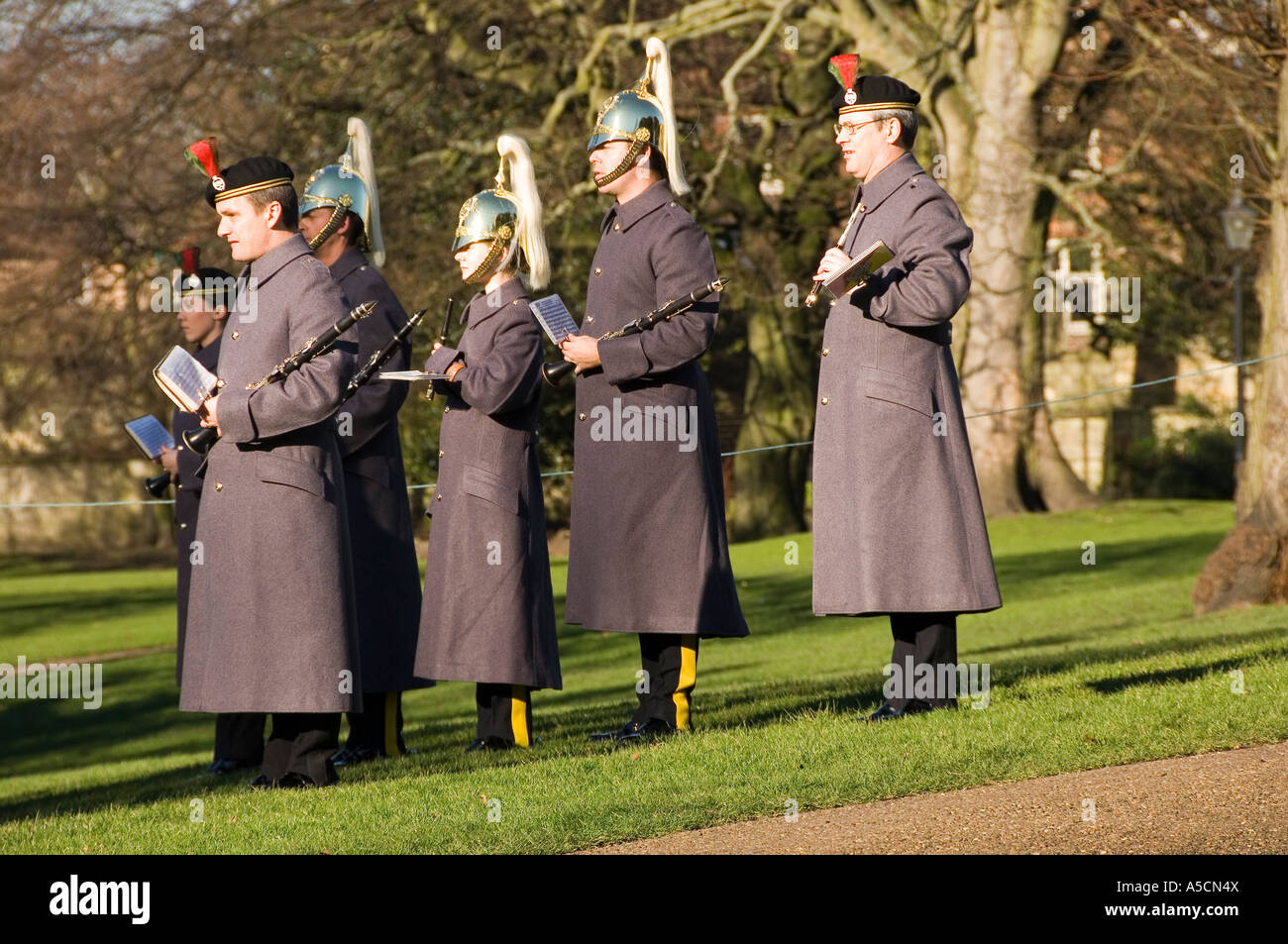 Musicisti della Heavy Cavallry e Cambrai Band al Royal Salute Museum Gardens York North Yorkshire England UK United Kingdom GB Foto Stock