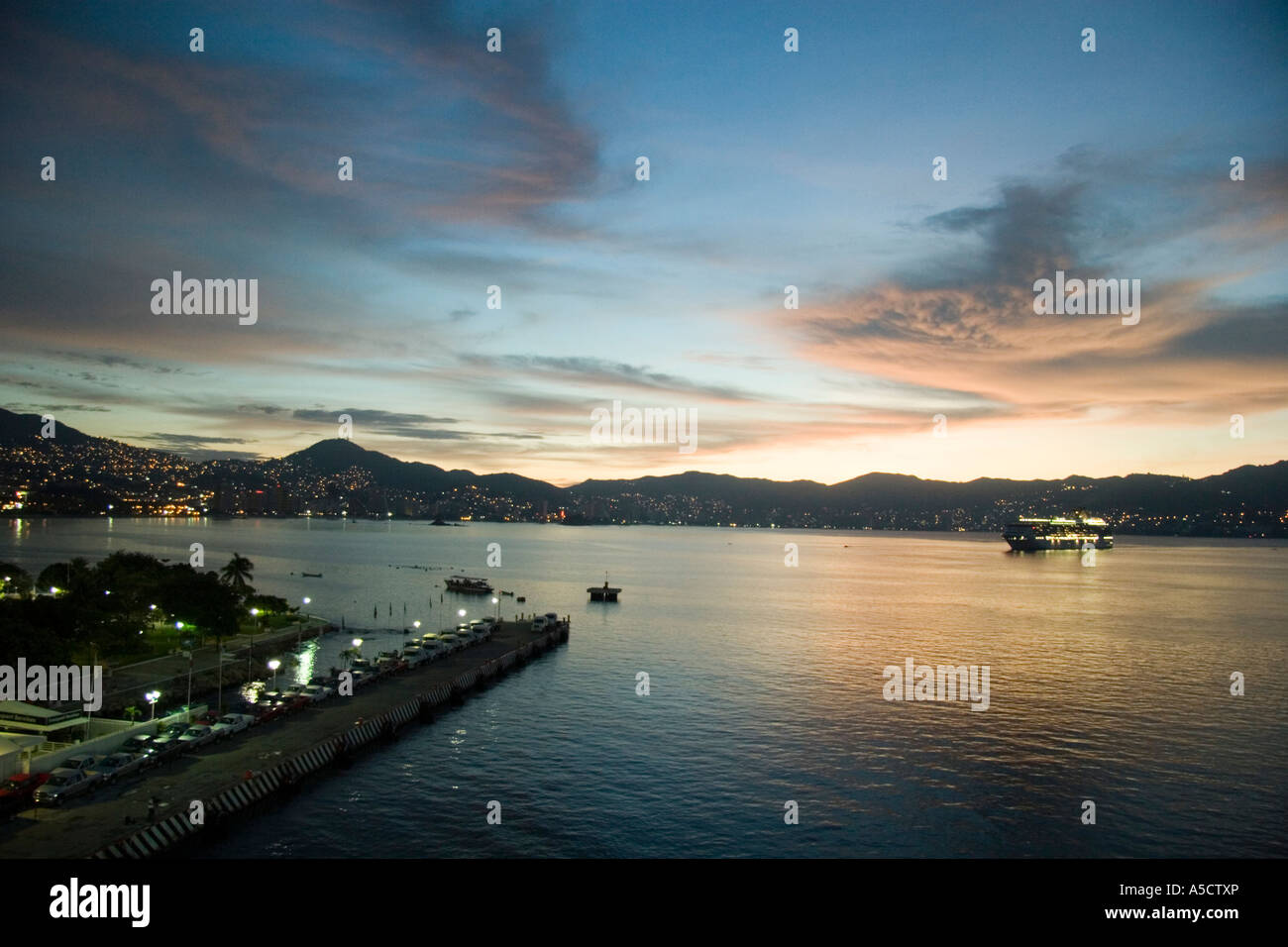 Princess Cruises Coral Princess Aculpulco arrivando a sunrise Foto Stock