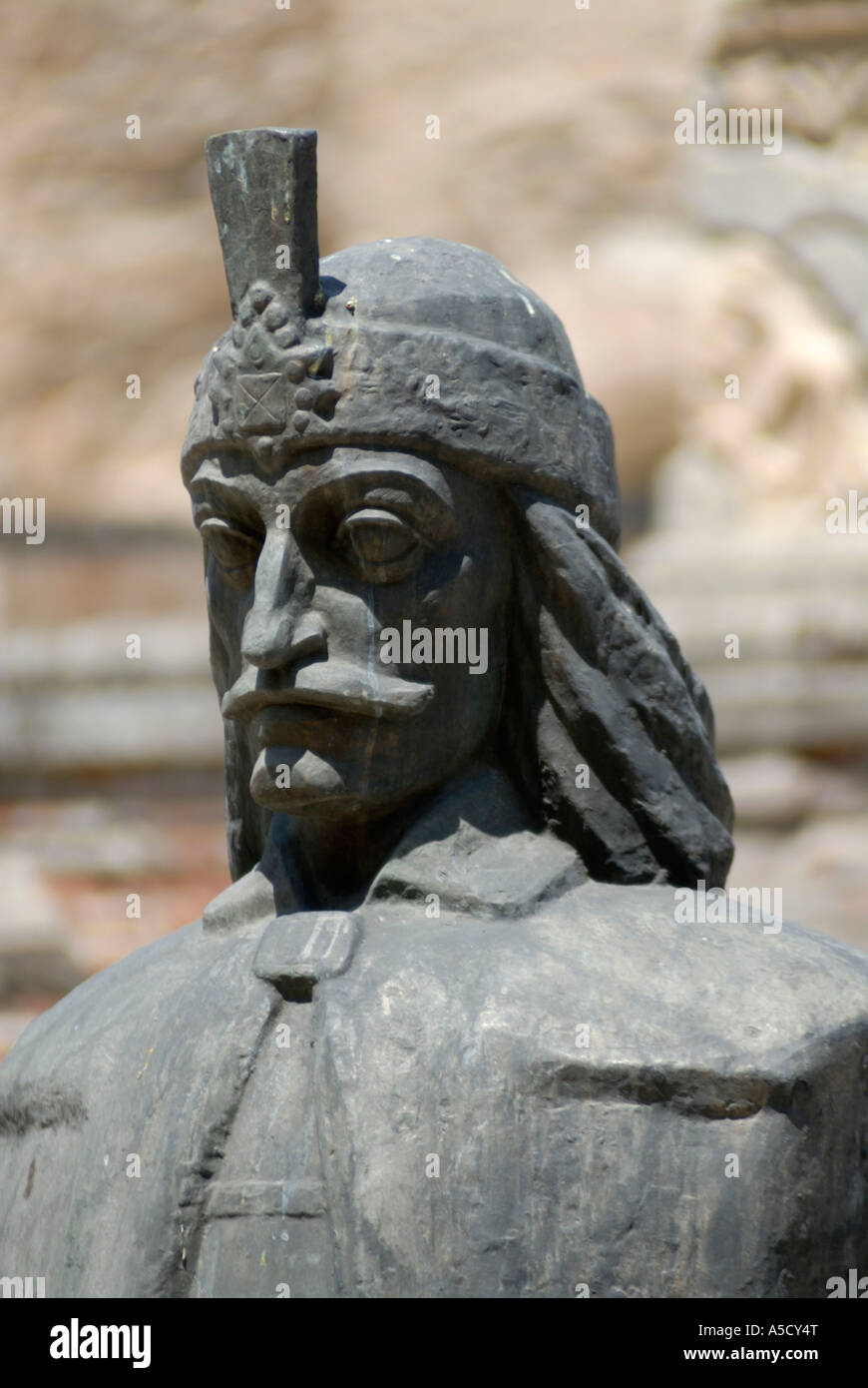 La Romania Bucarest. La statua di Vlad Tepes, meglio conosciuto come il Conte Dracula. Foto Stock