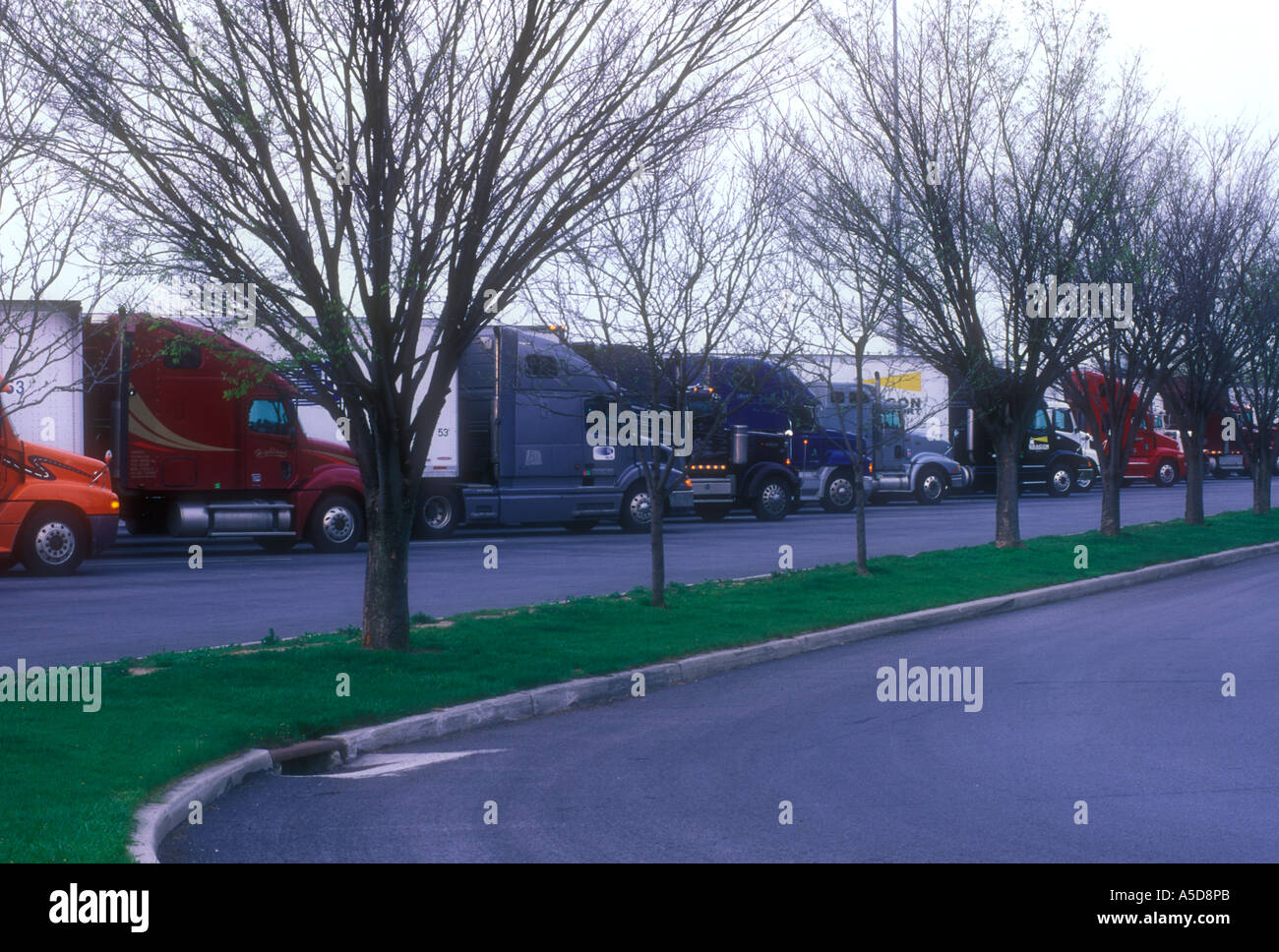 Parcheggiati i carrelli a Interstate Highway rest stop ho 75 Ohio Foto Stock