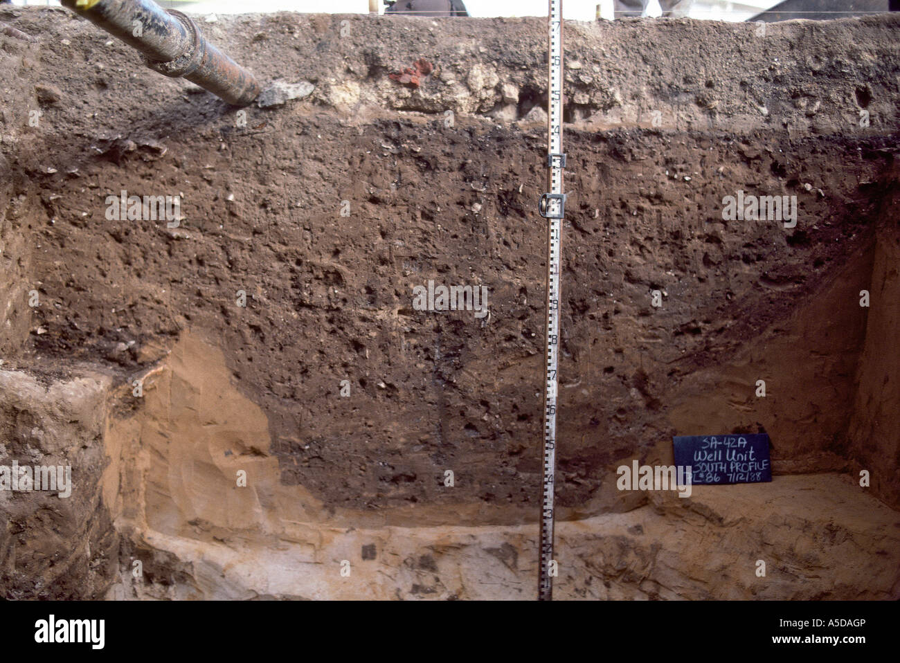 Profilo di una funzione in corrispondenza di uno scavo archeologico Foto Stock