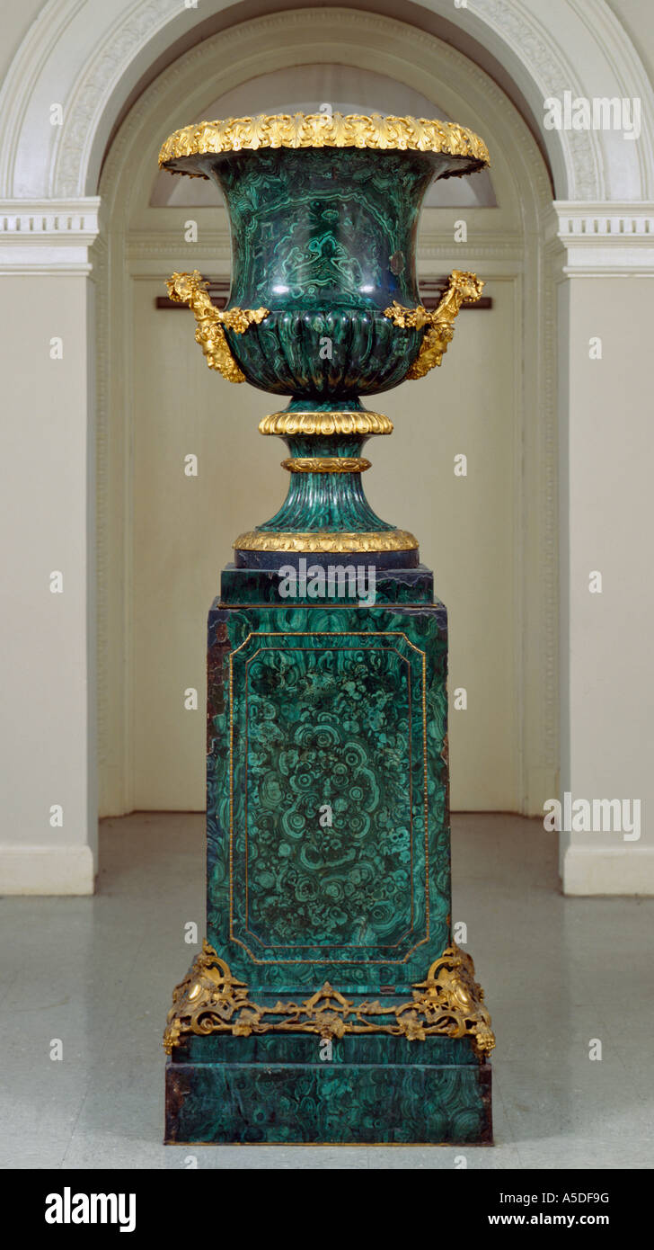 Malachite monumentale urna sul piedistallo Foto Stock