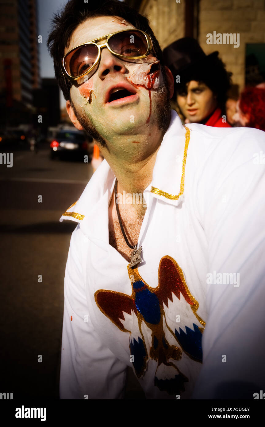 Foto di stock di un Elvis Presley zombie al 2006 Calgary Zombie a piedi Foto Stock