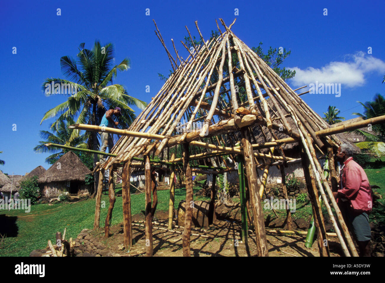 Edificio tradizionale di una casa in montagna di Viti Levu, Isole Figi Foto Stock