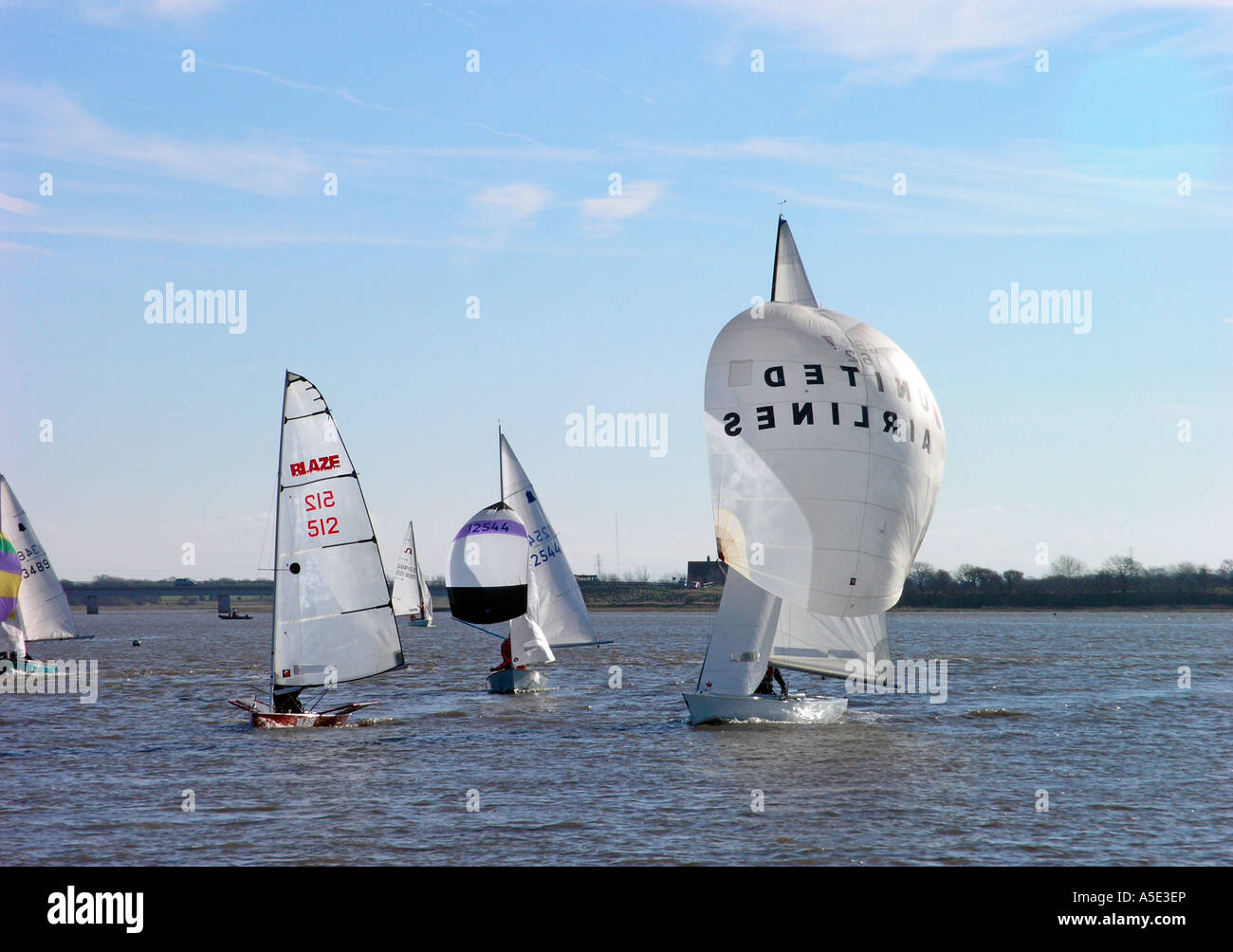 Yachts racing sul fiume Wyre Foto Stock