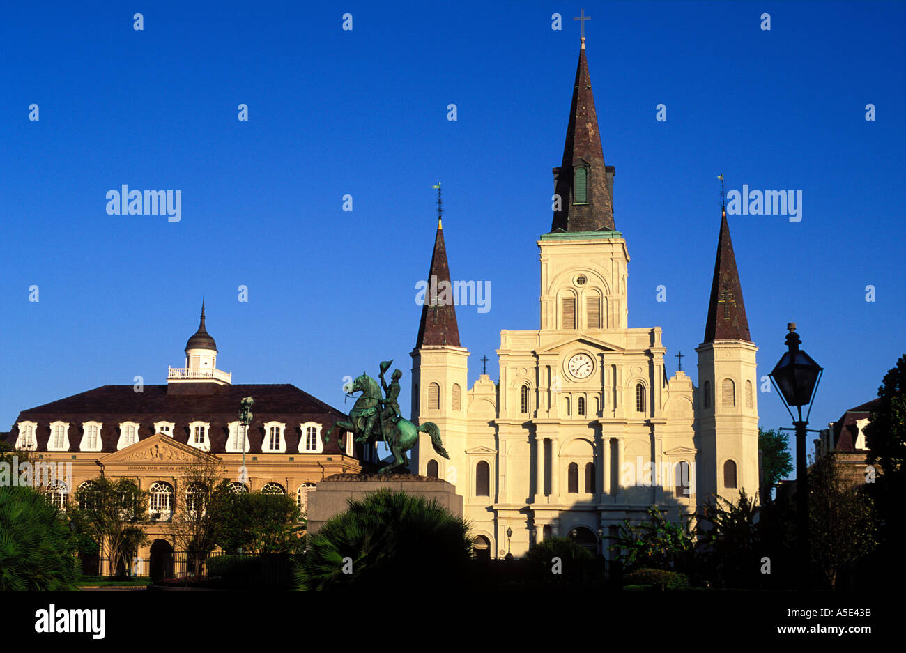 Stati Uniti Louisiana New Orleans Saint Louis Cattedrale Jackson Square e Cabildo Foto Stock