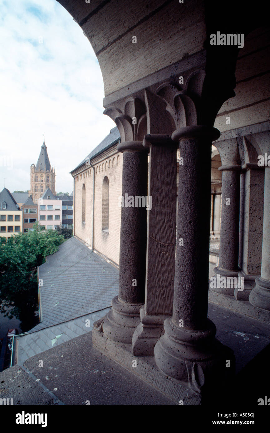 Köln, Groß San Martin, Zwerggalerie an der südlichen Apsis Foto Stock