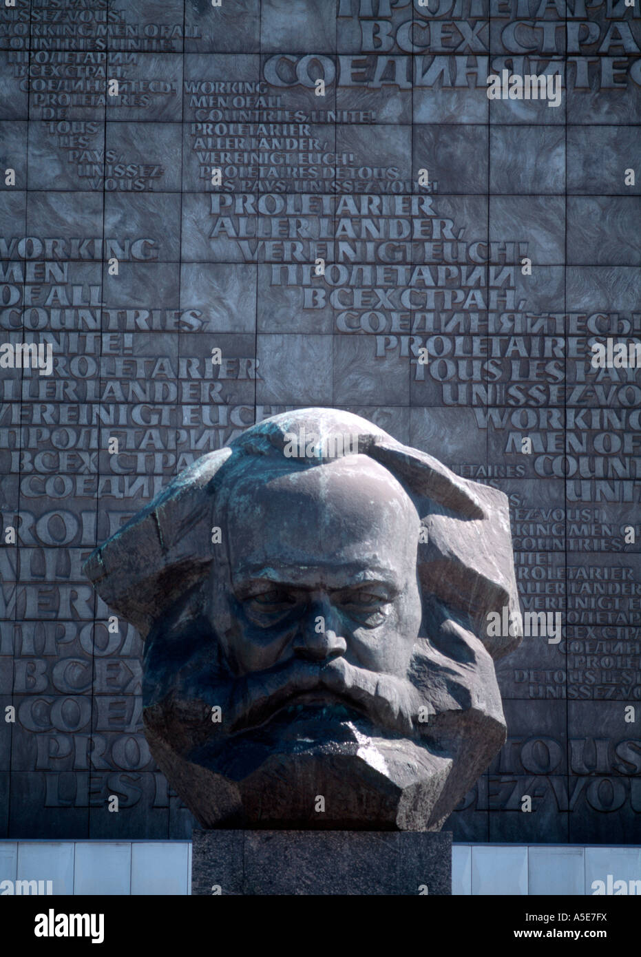 Chemnitz, Karl-Marx-monumento, '''Proletarier aller Länder vereingt euch' Foto Stock