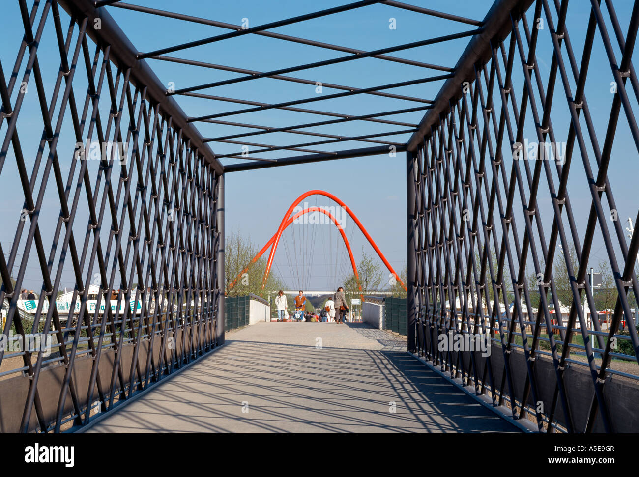 Gelsenkirchen, ehemalige Zeche Nordstern, Fachwerkbrücke mit Doppelbogenbrücke (BUGA 97) Foto Stock