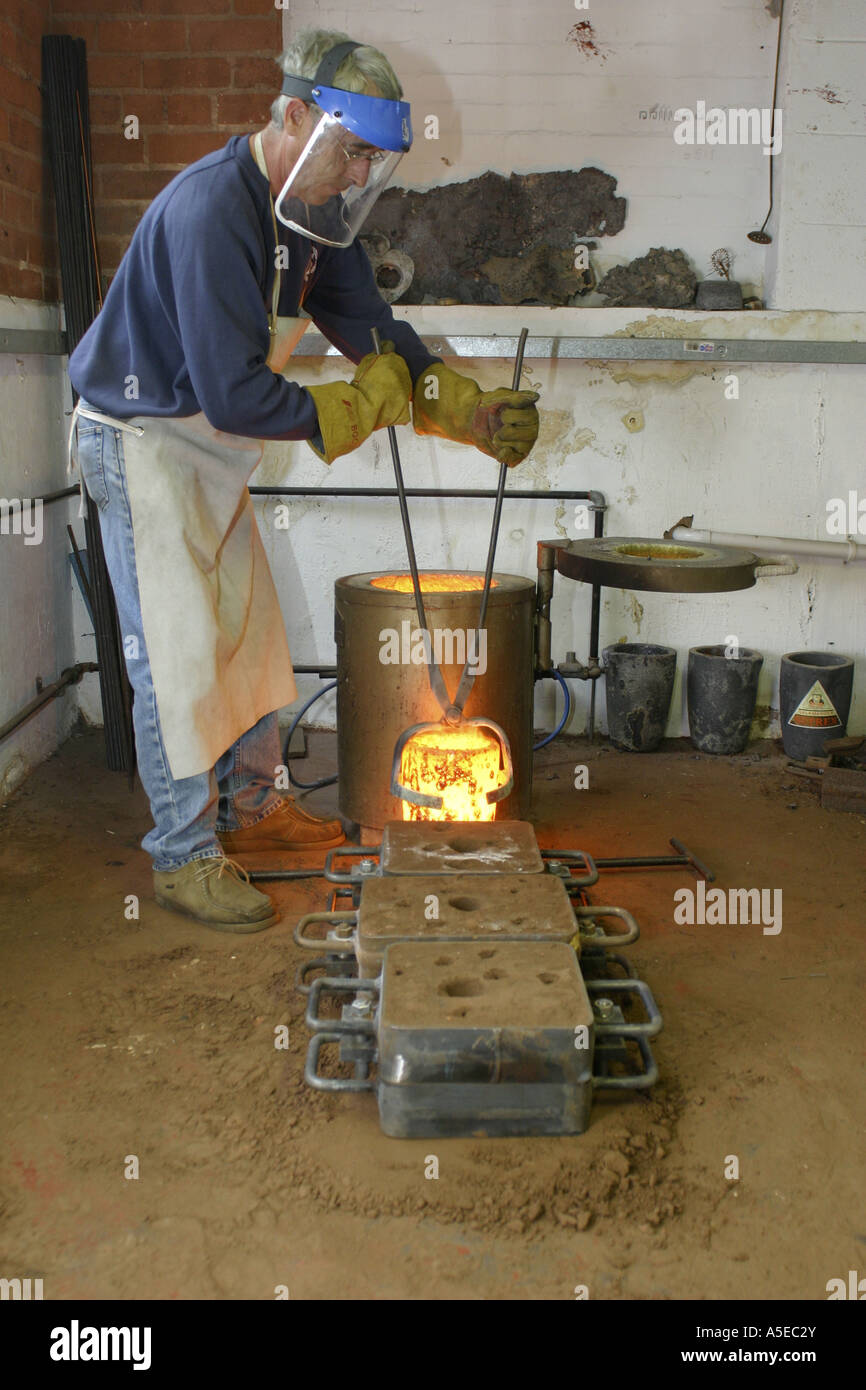 Bronzo, colata, crogiolo, Foto Stock