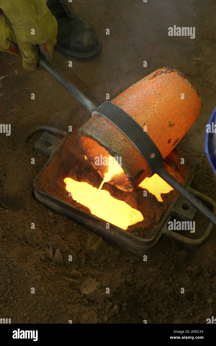 Bronzo, colata, crogiolo, Foto Stock